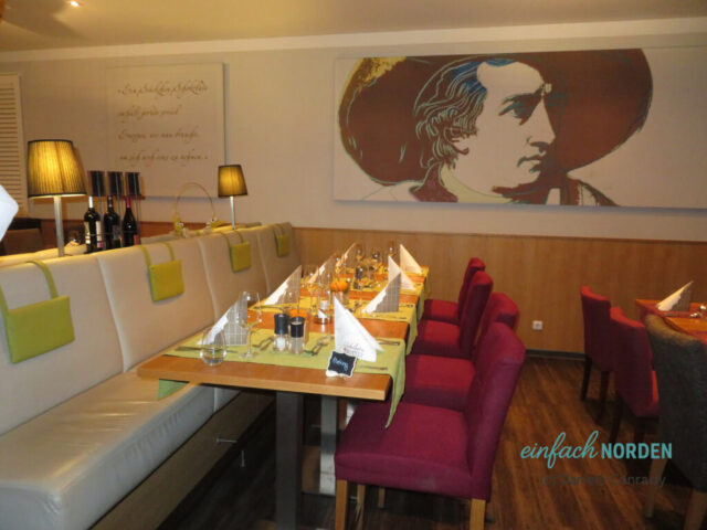 eingedeckter Tisch im Restaurant des Schokoladenhotels